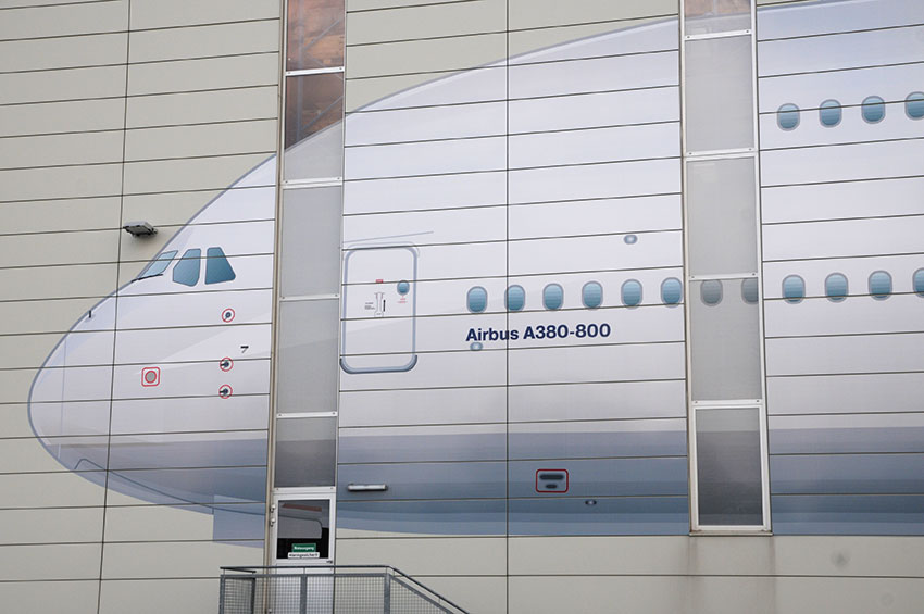 Abbild des Airbus als Wandbeklebung für Firma Rosenbauer