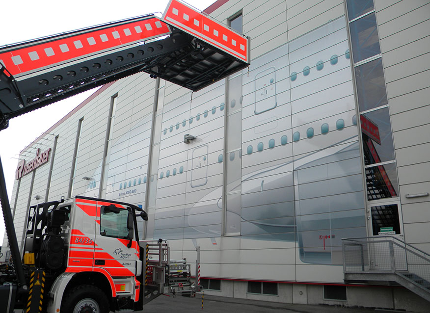 Abbild des Airbus als Wandbeklebung für Firma Rosenbauer